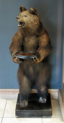 bearwithplate[1].JPG